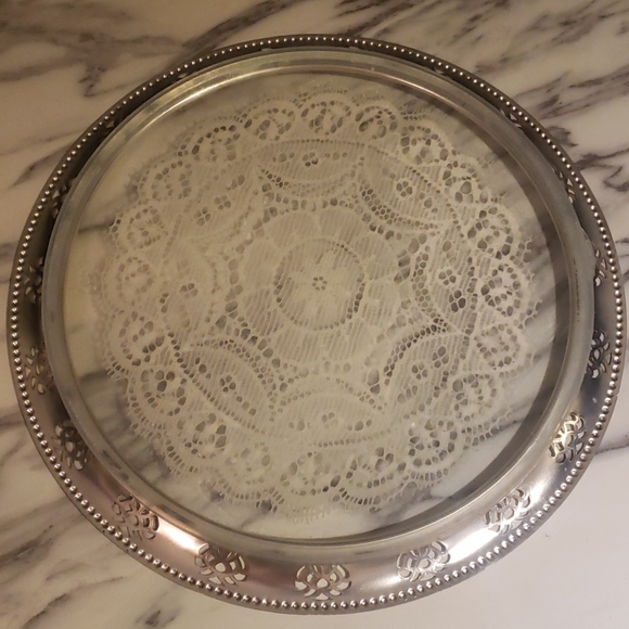 Vintage serving tray with doily - Picture 5 of 8